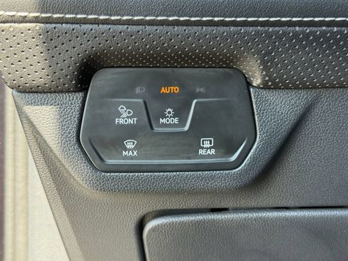 Used 2025 Volkswagen Atlas SE AWD/4WD image 20