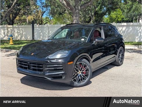 Used 2024 Porsche Cayenne S image 1