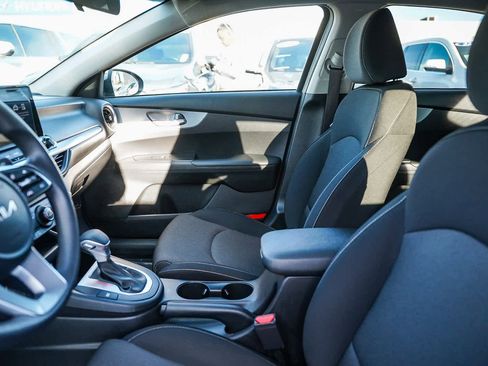 Used 2024 Kia Forte LXS w/ LXS Technology Package image 17