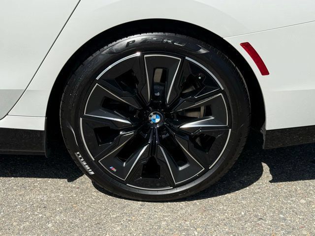 Used 2026 BMW 750e xDrive AWD/4WD image 14
