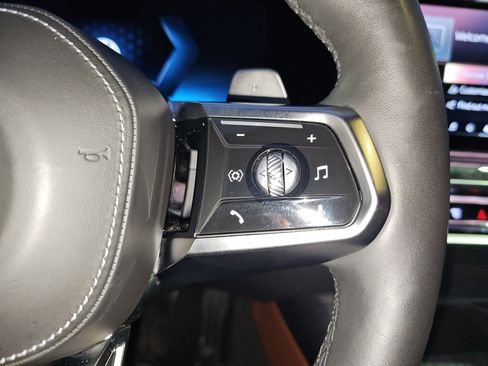 Certified 2023 BMW 760i xDrive w/ Executive Package image 19