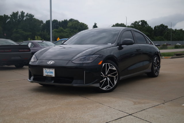 Used 2023 Hyundai Ioniq 6 SEL AWD/4WD image 2