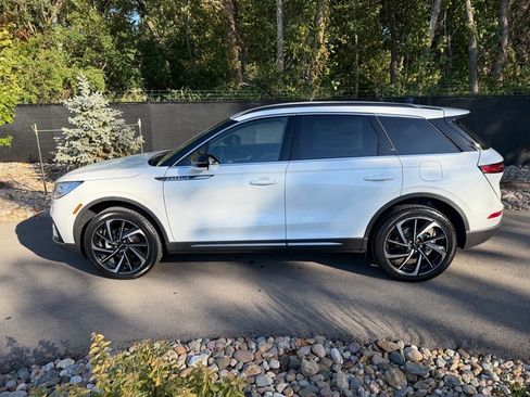 New 2026 Lincoln Corsair Reserve image 2