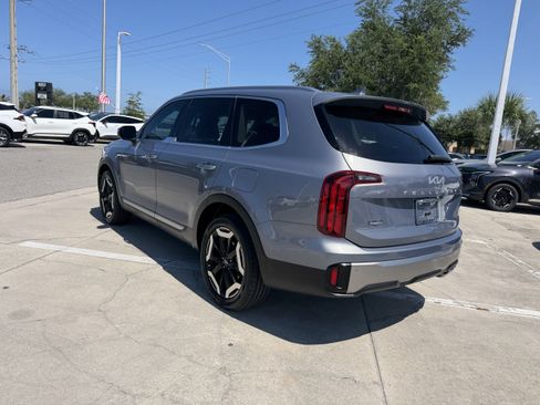 Certified 2025 Kia Telluride S FWD image 6