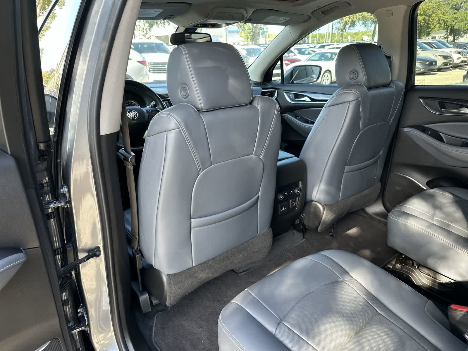 Used 2021 Buick Enclave Essence w/ Sound and Sites Package AWD/4WD image 17