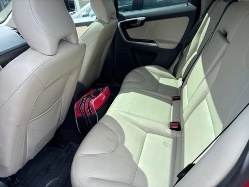 Used 2016 Volvo XC60 T6 w/ Proximity Package AWD/4WD image 6