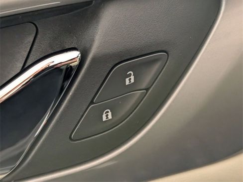 Used 2022 Chevrolet Traverse LT image 10