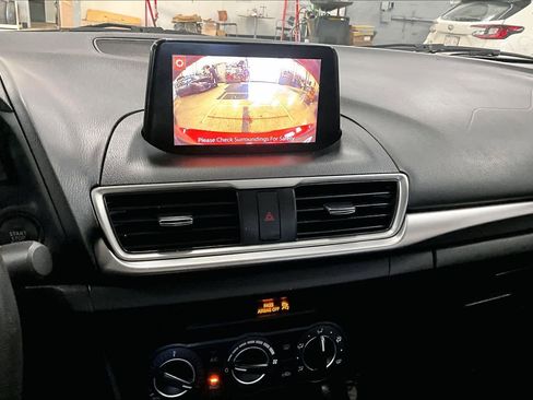 Used 2017 MAZDA MAZDA3 Sport w/ Preferred Equipment Package image 25