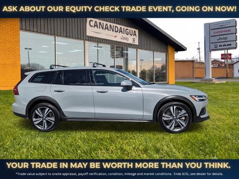 Used 2025 Volvo V60 B5 Cross Country Plus AWD/4WD image 2