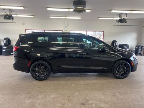 New 2026 Chrysler Pacifica Select image 16