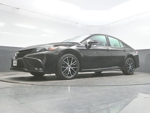 Used 2024 Toyota Camry SE image 34