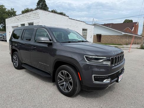 Used 2022 Jeep Wagoneer Series III w/ Convenience Group I AWD/4WD image 3