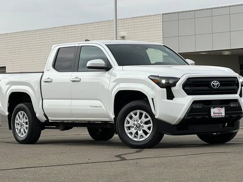 Used 2024 Toyota Tacoma SR5 AWD/4WD image 2