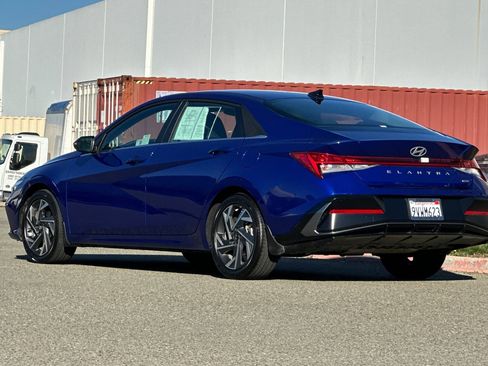 Used 2025 Hyundai Elantra Limited image 6