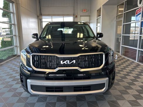 New 2025 Kia Telluride EX w/ EX Captain's Chair Package image 2