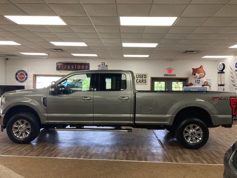 Used 2019 Ford F250 XLT w/ XLT Premium Package AWD/4WD image 2