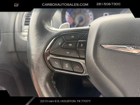 Used 2018 Chrysler 300 S AWD/4WD image 22