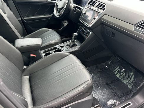 Used 2022 Volkswagen Tiguan SE R-Line AWD/4WD image 15