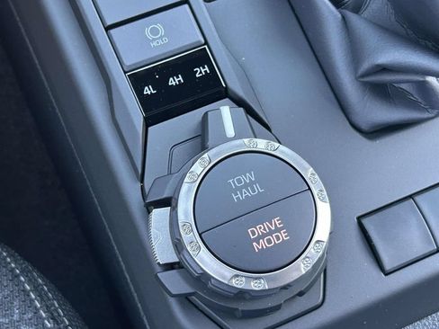 New 2026 Toyota 4Runner SR5 AWD/4WD image 21