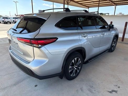 Used 2021 Toyota Highlander XLE FWD image 8