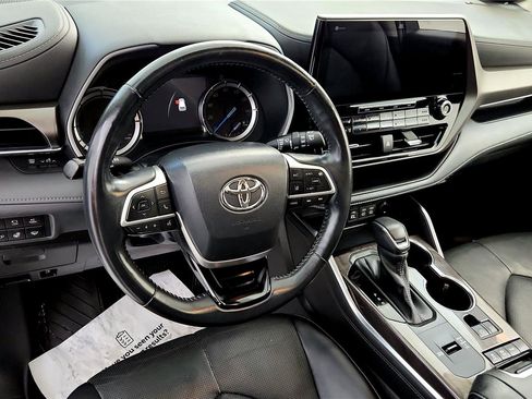 Used 2022 Toyota Highlander Limited image 25