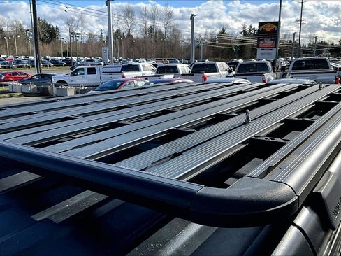 Used 2019 Jeep Wrangler Unlimited Rubicon w/ Uconnect 4C Nav & Sound Group image 34