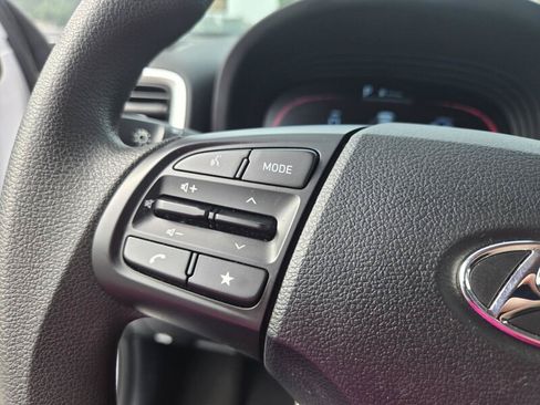 Used 2024 Hyundai Venue SE FWD image 12