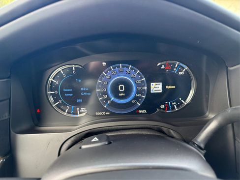 Used 2017 Cadillac Escalade Platinum AWD/4WD image 16