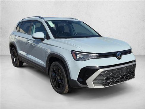 New 2026 Volkswagen Taos SE FWD image 7