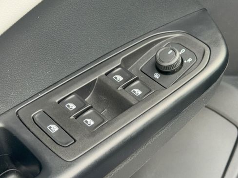 Certified 2023 Volkswagen Taos SE w/ Panoramic Sunroof Package FWD image 15