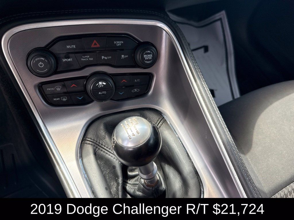 Used 2019 Dodge Challenger R/T w/ Blacktop Package RWD image 28