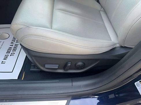 Used 2023 Genesis G70 2.0T image 9