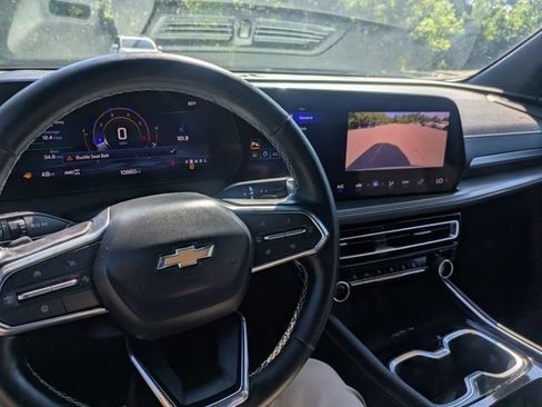 Used 2025 Chevrolet Traverse LT AWD/4WD image 32