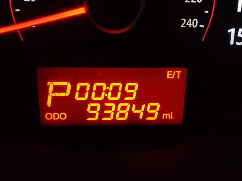 Used 2012 Kia Sorento LX image 2