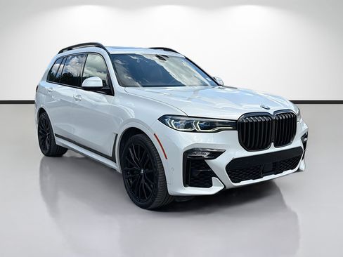 Used 2021 BMW X7 M50i w/ Dynamic Handling Package AWD/4WD image 1