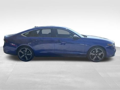 Used 2025 Honda Accord Sport image 38