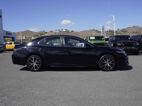 Used 2023 Toyota Camry SE FWD image 3