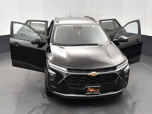 Used 2024 Chevrolet Trax LT w/ Driver Confidence Package image 10