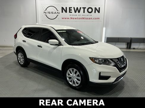 Used 2020 Nissan Rogue S image 1