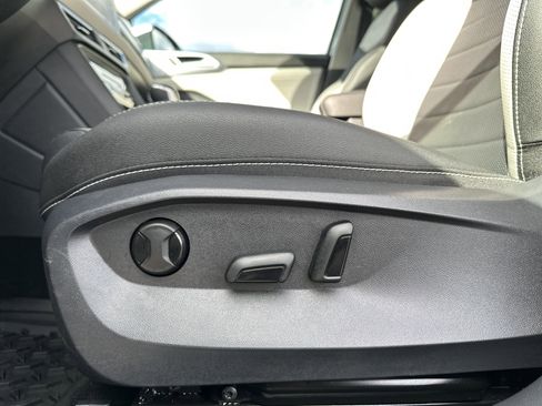 Certified 2025 Volkswagen Taos SEL w/ Black Wheel Plus Package image 26