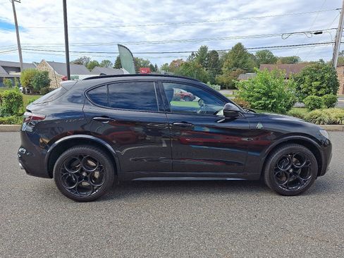 Used 2024 Alfa Romeo Stelvio Quadrifoglio image 7