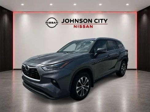 Used 2021 Toyota Highlander XLE AWD/4WD image 9