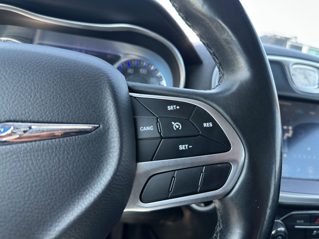 Used 2017 Chrysler 300 Limited AWD/4WD image 23