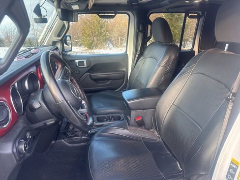 Used 2023 Jeep Gladiator Rubicon w/ Cold Weather Group image 10