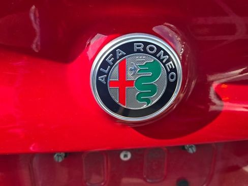 Used 2022 Alfa Romeo Giulia Ti RWD image 9