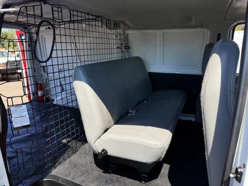 Used 2006 Ford E-350 and Econoline 350 Super Duty RWD image 25
