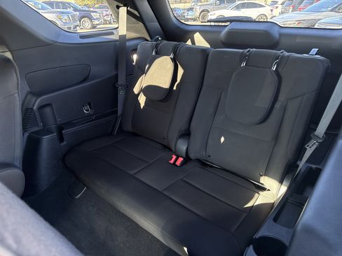 Used 2020 Ford Explorer XLT image 28