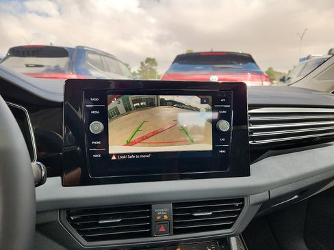 New 2026 Volkswagen Jetta SE FWD image 18