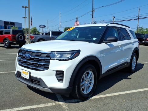 Used 2026 Ford Explorer Active AWD/4WD image 3