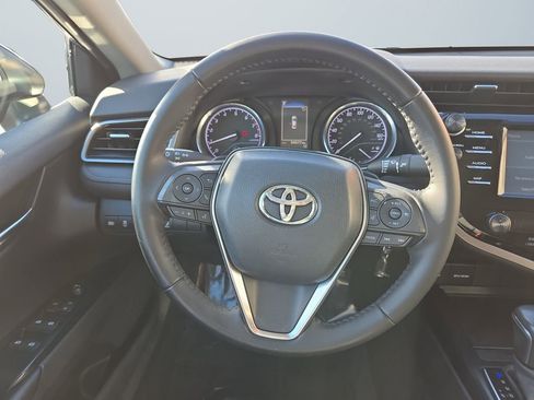 Used 2020 Toyota Camry SE image 12